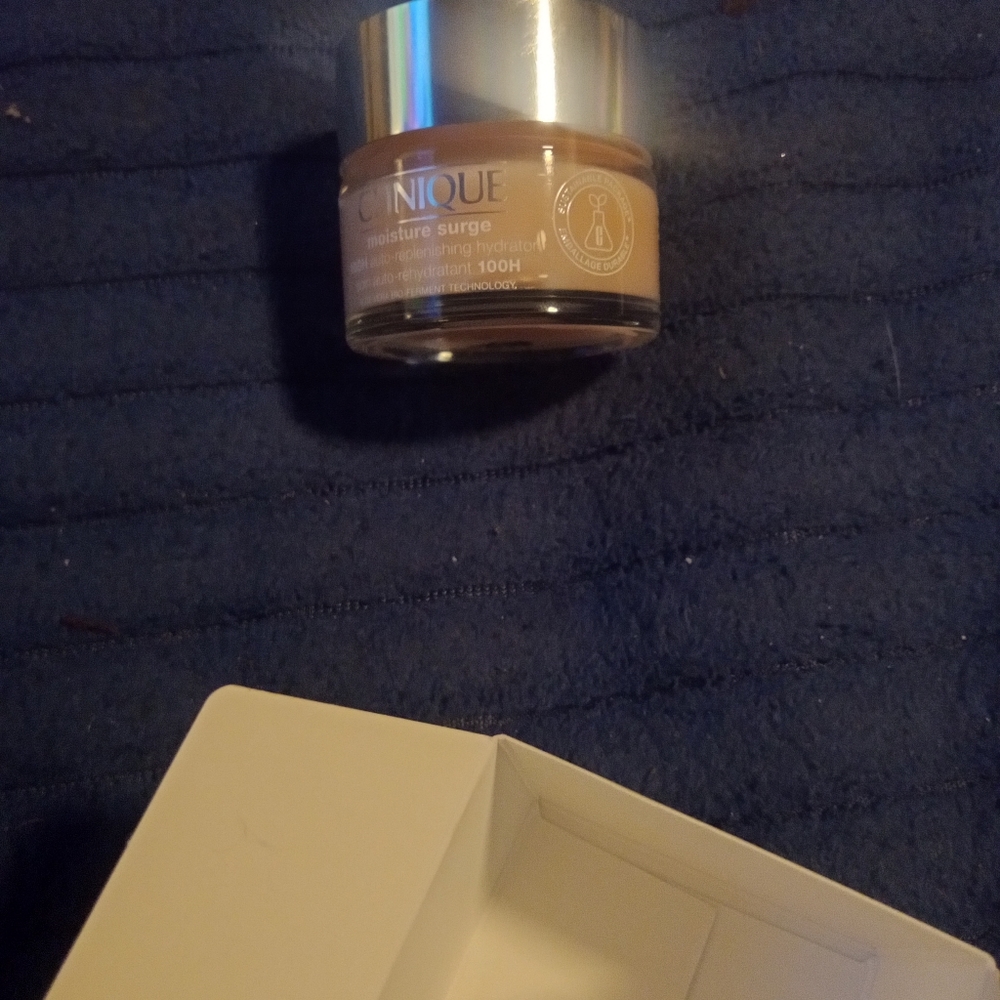 Clinique moisture surge
